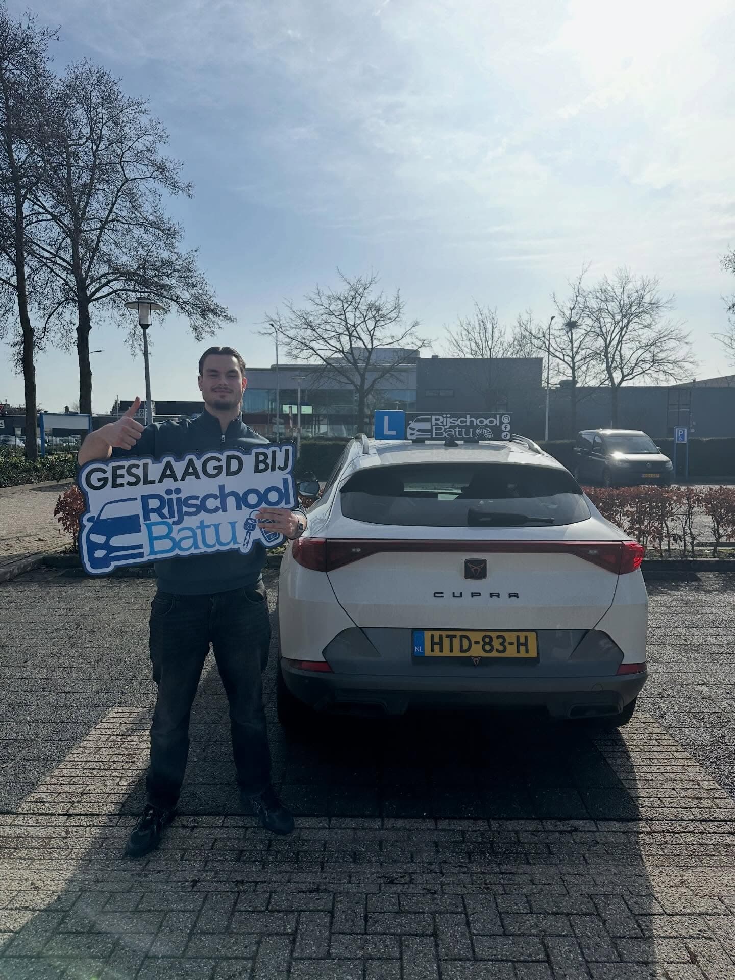 Geslaagde leerling bij Rijschool Batu